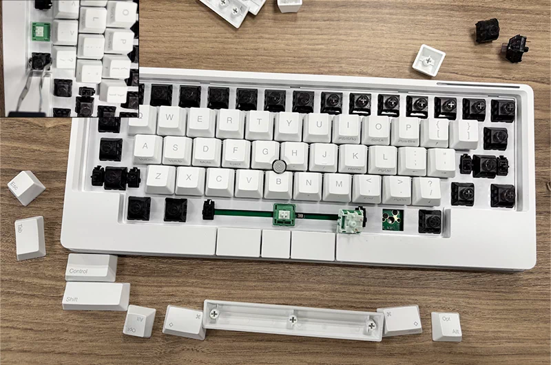 キートップとキースイッチの換装中のHHKB Studio