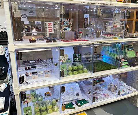 遊舎工房のアルチザンキーキャップの販売スペース