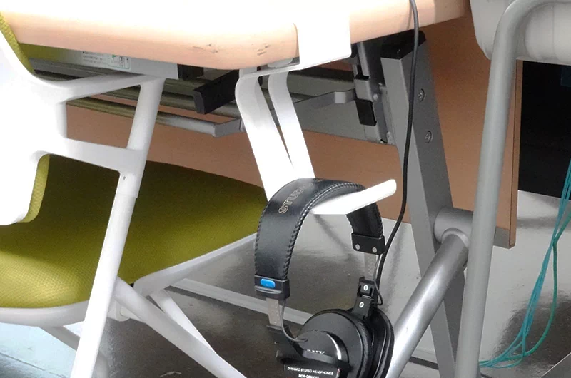 3Dプリンターで作成されたヘッドホンフック