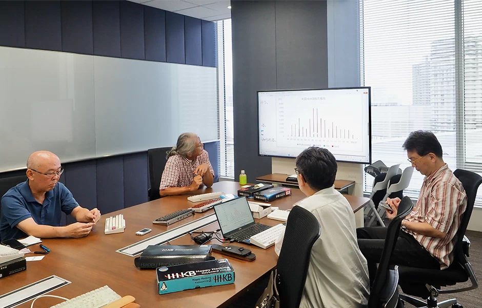 HHKB裏HISTORY 第二章 中編記事Top画像（座談会中のみなさん）