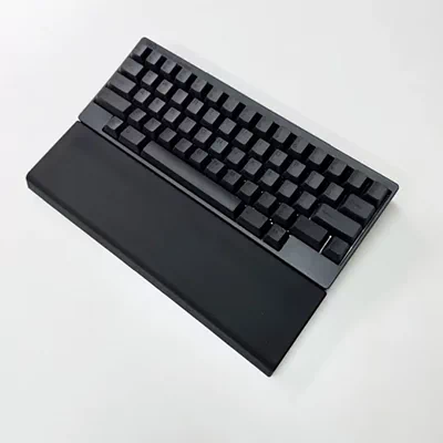 シリコンタイピングベッド（ブラック）とHHKB
